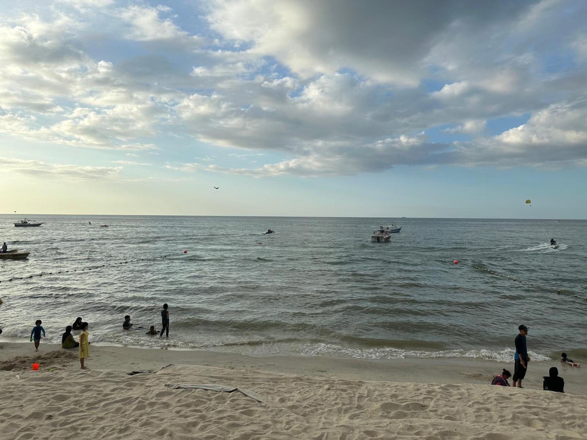Beach Resort Home Stay Sri Sayang Apartment Batu Ferringhi 2Bedroom מראה חיצוני תמונה